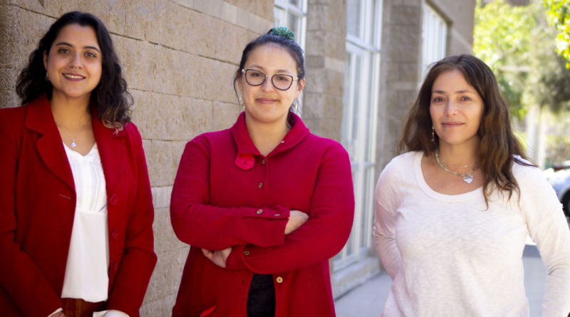 Dra. Carmen Burgos, Mg. Janina Cortés y Pía Avalos coordinadoras del proyecto Afluentes que busca fortalecer la comunidad de la región con actividades e investigaciones sobre interculturalidad, pueblos originarios, migración e identidad.