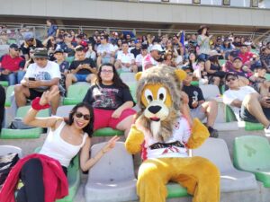 Mascota de Deportes Copiapó con los hinchas