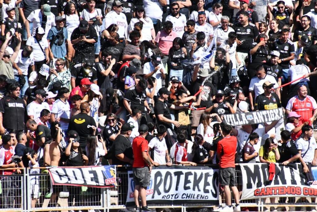 Hinchas dentro del Estadio