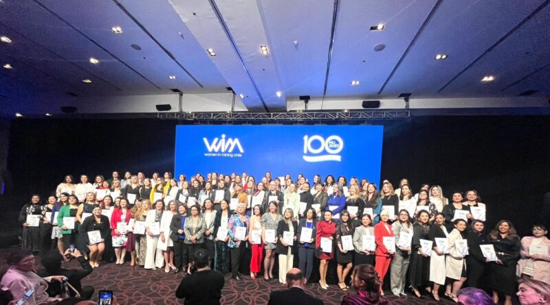 un reconocimiento a 100 Mujeres Inspiradoras de la Minería Chilena