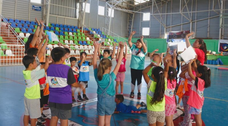 Niñas y niños de Diego de Almagro disfrutan de los Juegos de Verano