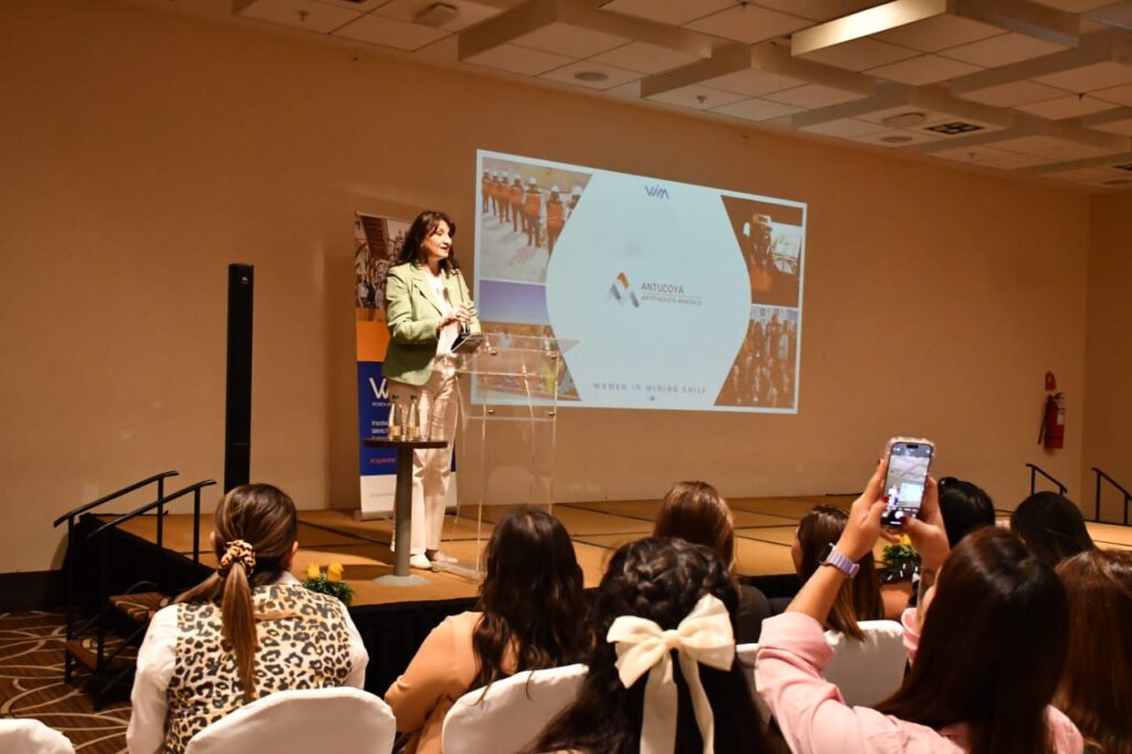 Women in Mining Chile aborda factores psicosociales y seguridad
